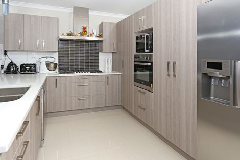 Photo of property in 16a Cedar Heights Avenue, Massey, Auckland, 0614