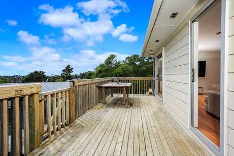 Photo of property in 17 Malters Place, Browns Bay, Auckland, 0630