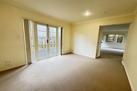 Photo of property in 4 Highgrove Lane, Totara Vale, Auckland, 0632