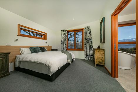 Photo of property in 337 Beacon Point Road, Wanaka, 9305