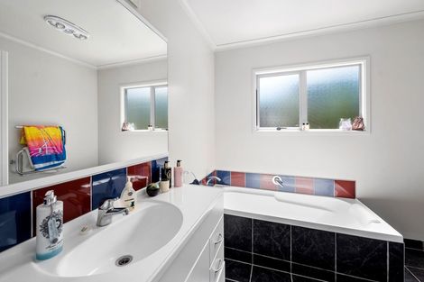 Photo of property in 20b Grand Vue Road, Kawaha Point, Rotorua, 3010