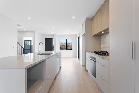 Photo of property in 32 Viridian Avenue, Rosehill, Papakura, 2113