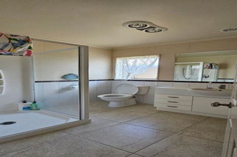 Photo of property in 4 Oswald Close, Flat Bush, Auckland, 2016