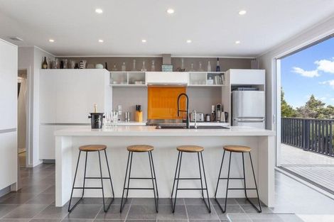 Photo of property in 27 Takahe Road, Titirangi, Auckland, 0604