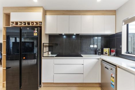 Photo of property in 86a Kelman Road, Kelston, Auckland, 0602