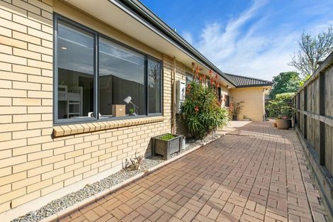 Photo of property in 56 Stranraer Crescent, Wattle Downs, Auckland, 2103
