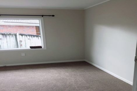 Photo of property in 26 Tawhana Crescent, Red Beach, 0932