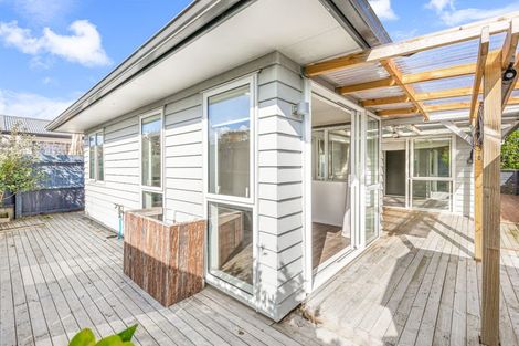 Photo of property in 8 Sauterne Road, Kumeu, 0810