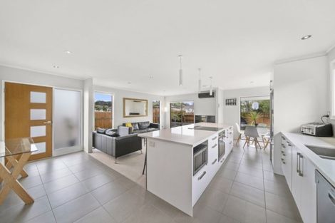 Photo of property in 5 Darren Crescent, Half Moon Bay, Auckland, 2012