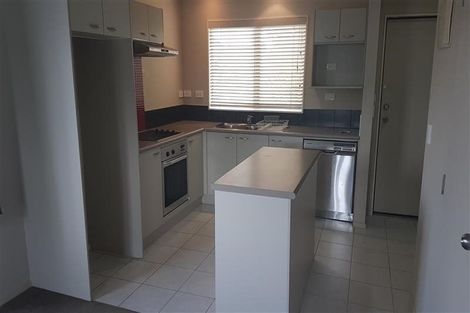 Photo of property in 37 Spalding Rise, Golflands, Auckland, 2013