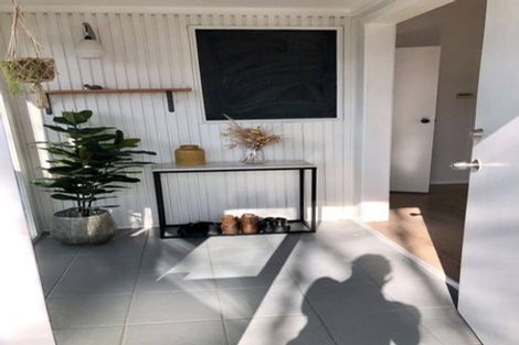 Photo of property in 15 Eskdale Road, Birkdale, Auckland, 0626