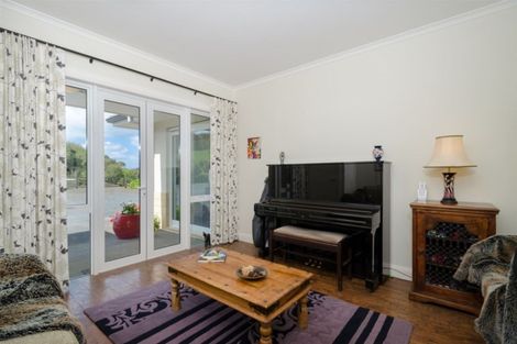 Photo of property in 94c Pomona Road, Kumeu, 0891