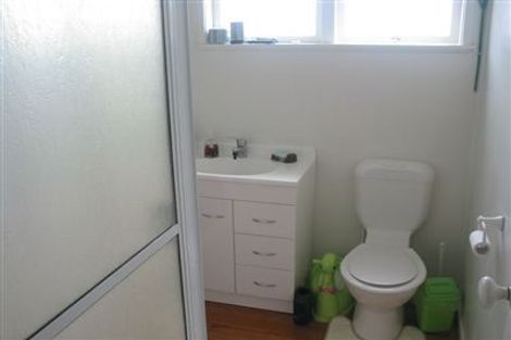 Photo of property in 2/9 East Coast Road, Milford, Auckland, 0620