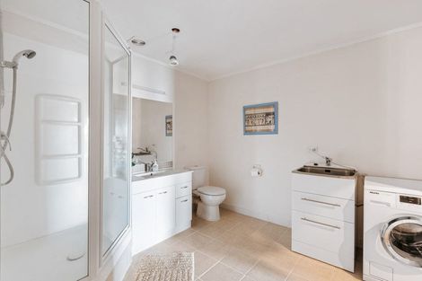 Photo of property in 96 Omokoroa Road, Omokoroa, 3114