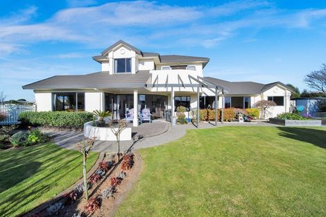Photo of property in 12 Taylor Place, Merrilands, New Plymouth, 4312