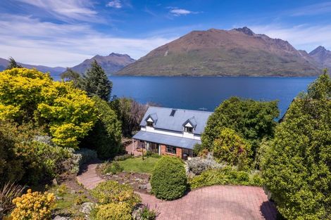 Photo of property in 78 Cedar Drive, Kelvin Heights, Queenstown, 9300