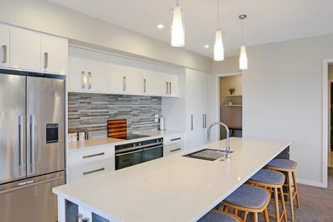 Photo of property in 15 Cyprus Place, Fitzherbert, Palmerston North, 4410