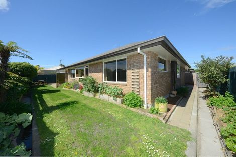 Photo of property in 2/10 Thistledown Place, Woolston, Christchurch, 8062