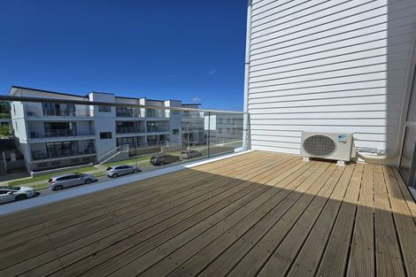 Photo of property in 2d/136 Stancombe Road, Flat Bush, Auckland, 2016