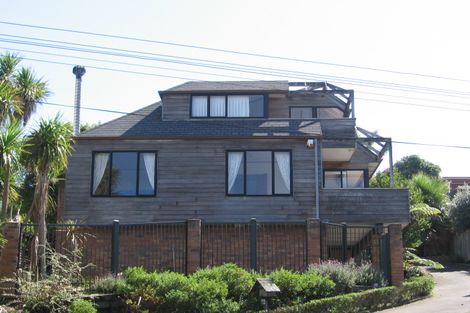 Photo of property in 2/52 Masterton Road, Rothesay Bay, Auckland, 0630