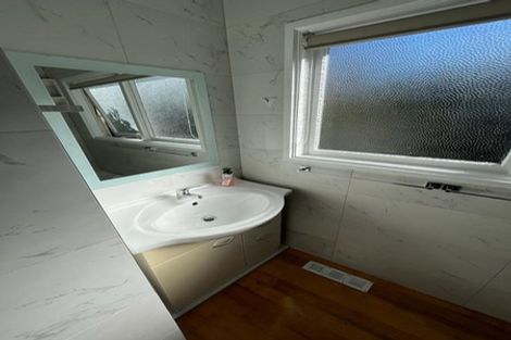 Photo of property in 9 Ellesmere Crescent, Pakuranga Heights, Auckland, 2010