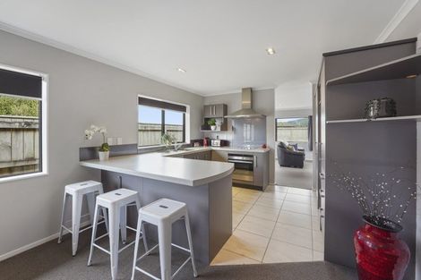 Photo of property in 19 Percy Kinsman Crescent, Riverstone Terraces, Upper Hutt, 5018