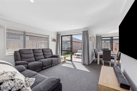 Photo of property in 44 Hills View Drive, Papamoa, 3118