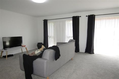 Photo of property in 2/68 Glamorgan Drive, Torbay, Auckland, 0630