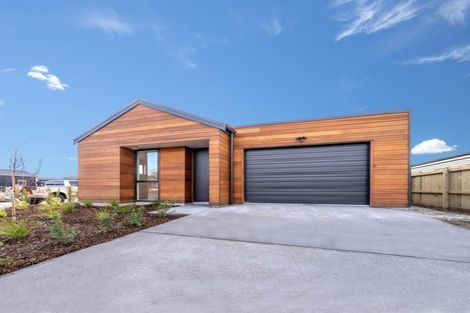 Photo of property in 2 Matakanui Lane, Wanaka, 9305