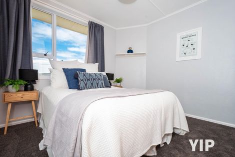 Photo of property in 8 Link Road, Newlands, Wellington, 6037