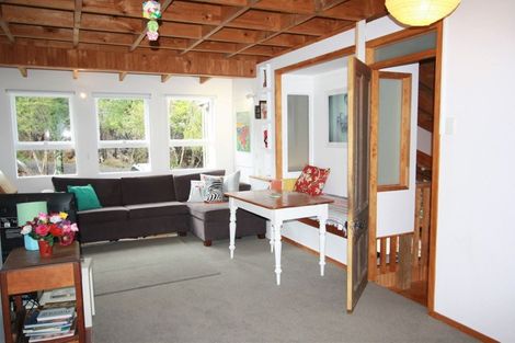 Photo of property in 8 Oxford Terrace, Coromandel, 3506