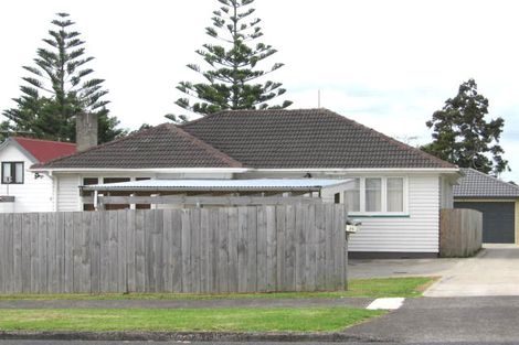 Photo of property in 25 Flanshaw Road, Te Atatu South, Auckland, 0610