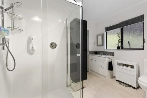 Photo of property in 97 Blue Mountains Road, Pinehaven, Upper Hutt, 5371