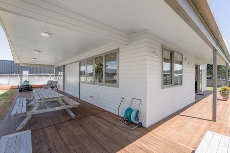Photo of property in 140 Ngaio Drive, Matarangi, Whitianga, 3592