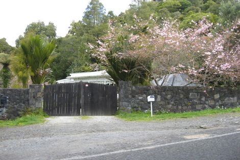 Photo of property in 886 West Coast Road, Waiatarua, Auckland, 0604