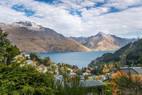 Photo of property in 18 Lochy Road, Fernhill, Queenstown, 9300