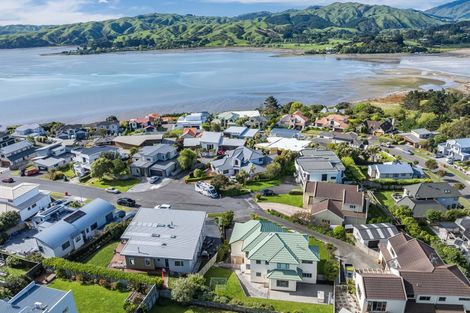 Photo of property in 12 Bowsprit Way, Whitby, Porirua, 5024