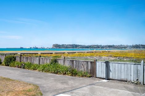 Photo of property in 2/64 The Esplanade, Westshore, Napier, 4110