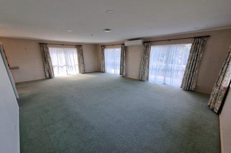 Photo of property in 16 Garcia Place, West Harbour, Auckland, 0618