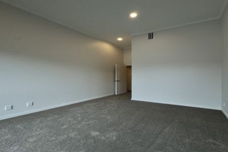 Photo of property in 17 Makenu Crescent, Wainui, 0992