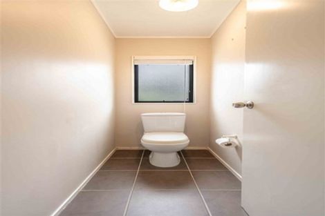 Photo of property in 16 Amery Place, West Harbour, Auckland, 0618