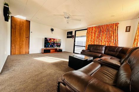 Photo of property in 1 Mcmanaway Grove, Stokes Valley, Lower Hutt, 5019