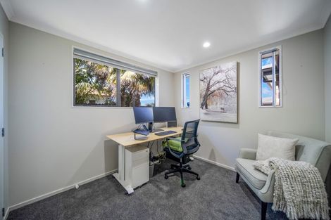 Photo of property in 17 Morewa Place, Takanini, 2112