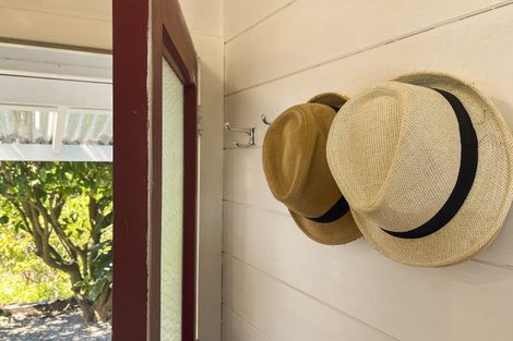 Photo of property in 42 Queens Road, Waikanae Beach, Waikanae, 5036