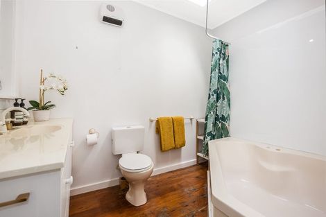 Photo of property in 49 Rona Street, Eastbourne, Lower Hutt, 5013