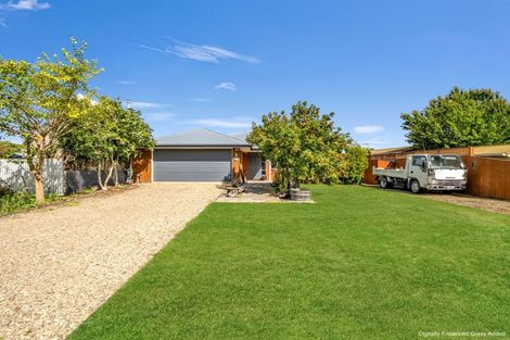 Photo of property in 27 Reserve Road, Waikuku Beach, 7473