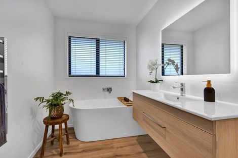 Photo of property in 8 Ponga Place, Highlands Park, New Plymouth, 4312