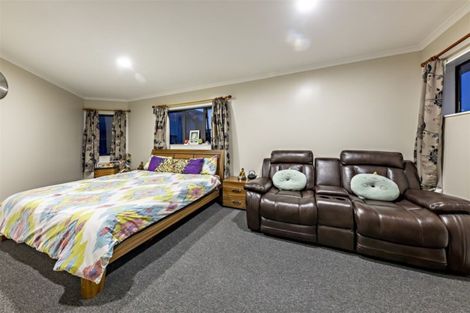 Photo of property in 36 Piper Place, Goodwood Heights, Auckland, 2105