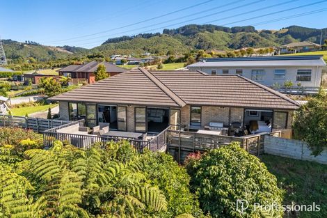 Photo of property in 35 Percy Kinsman Crescent, Riverstone Terraces, Upper Hutt, 5018
