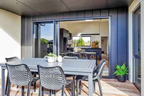 Photo of property in 2 Marsden Place, Hurworth, New Plymouth, 4310